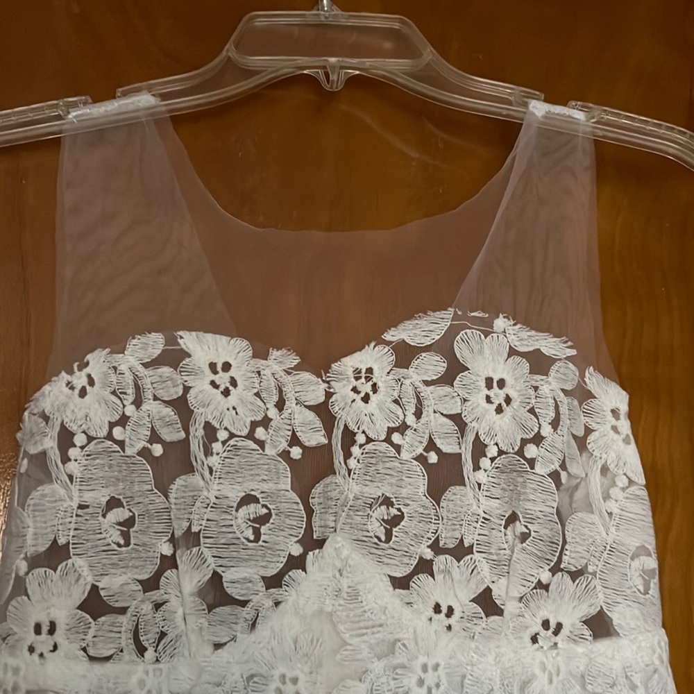 Cheng Xin. Small white lace dress